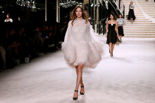 Lemarie платье из цветов.jpg